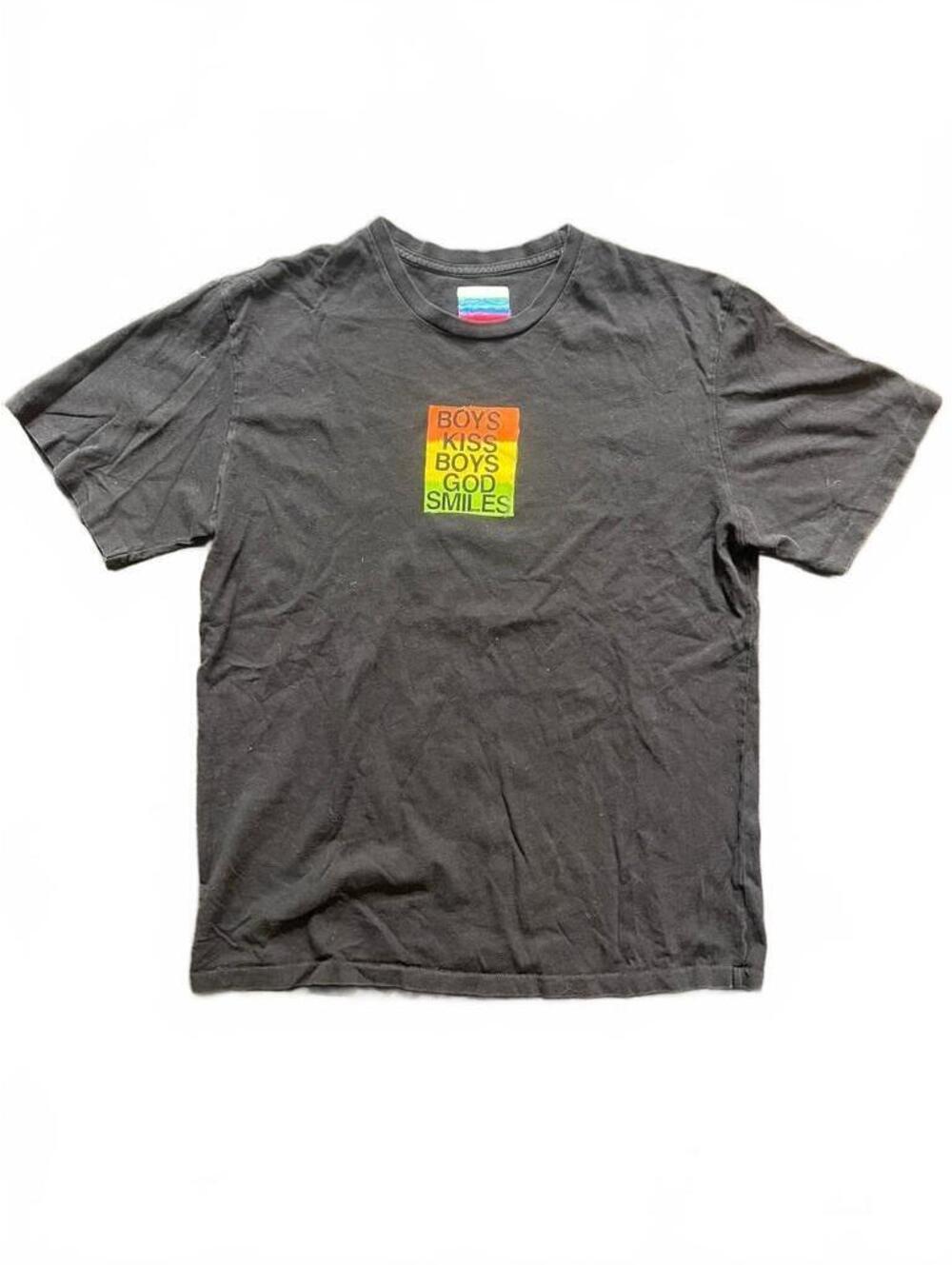 UNIF Boys Kiss Boys God Smiles Graphic Tee Medium
